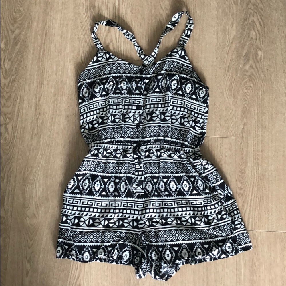 Forever 21 black & white printed cross back romper
